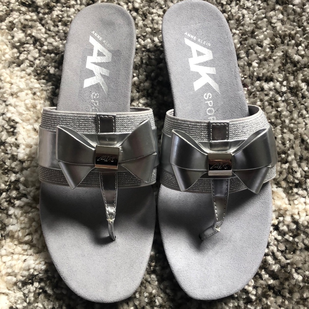 Anne Klein Sport Bow Silver Sandals Size 6.5 M